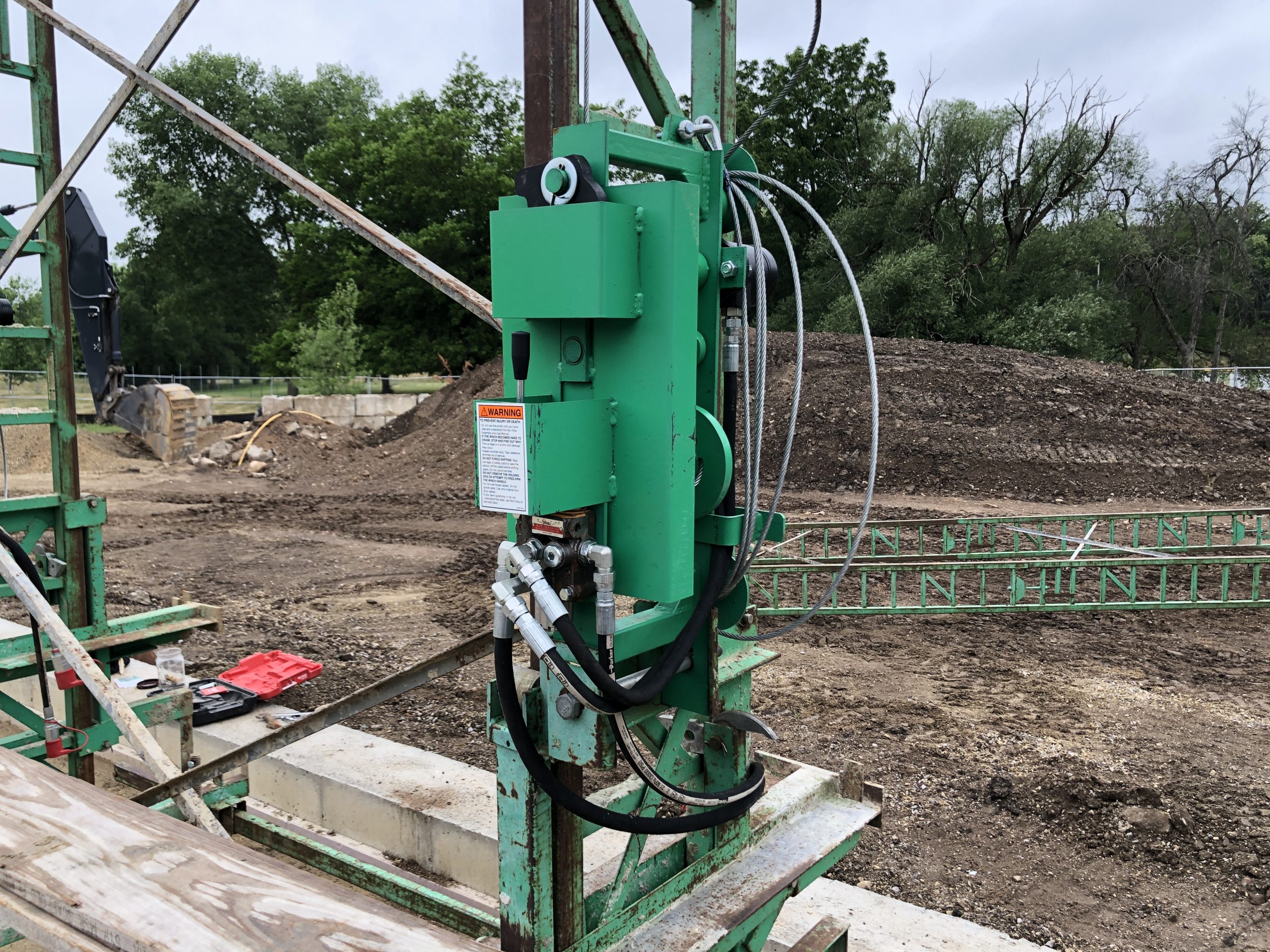 Hydro-Crank motorized scaffolding power unit
