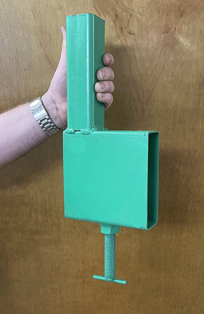 adjustable masonry scaffolding guardrail post socket