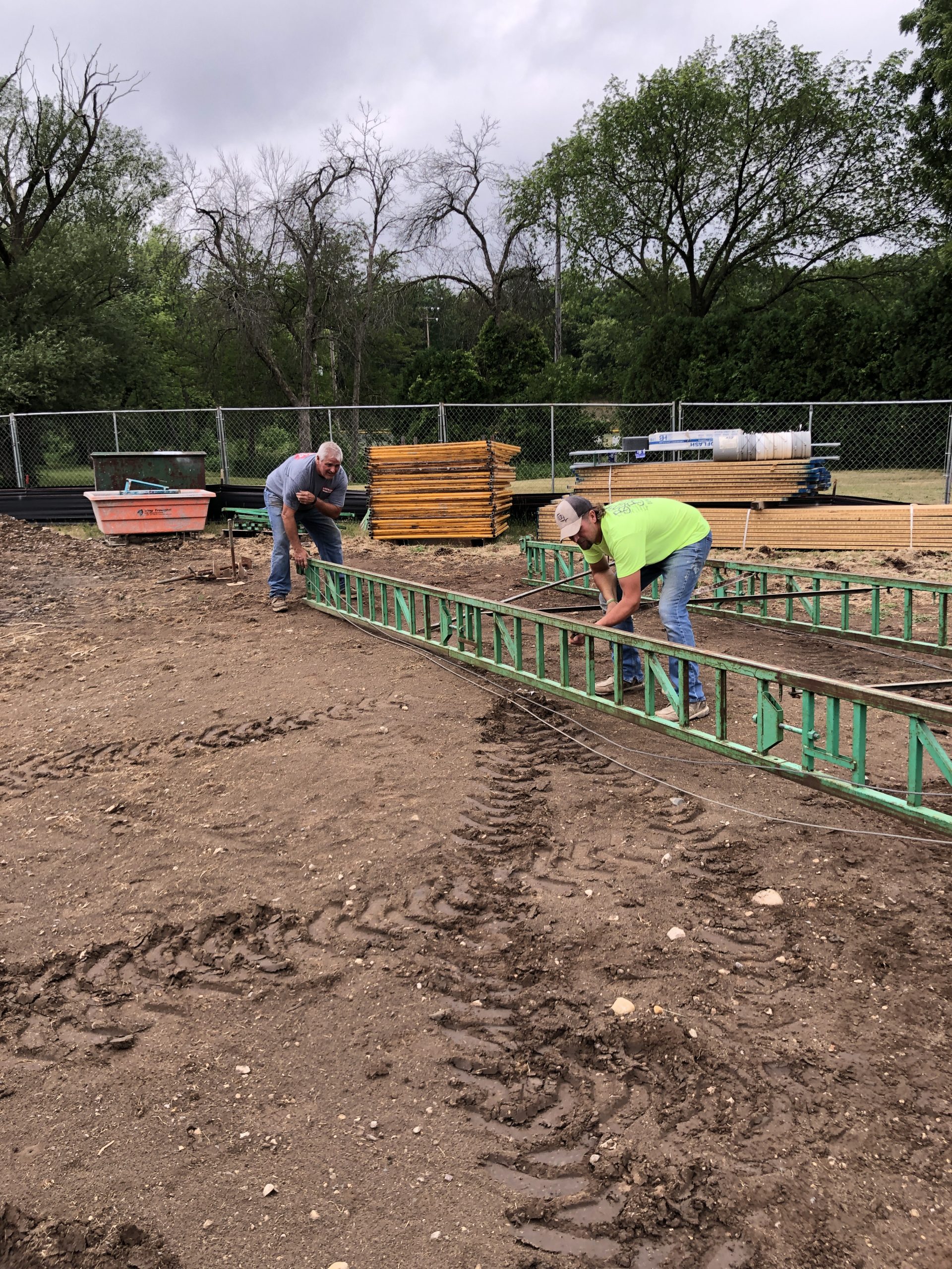 Non-Stop Hydro-Crank hydraulic scaffolding is ergonomic